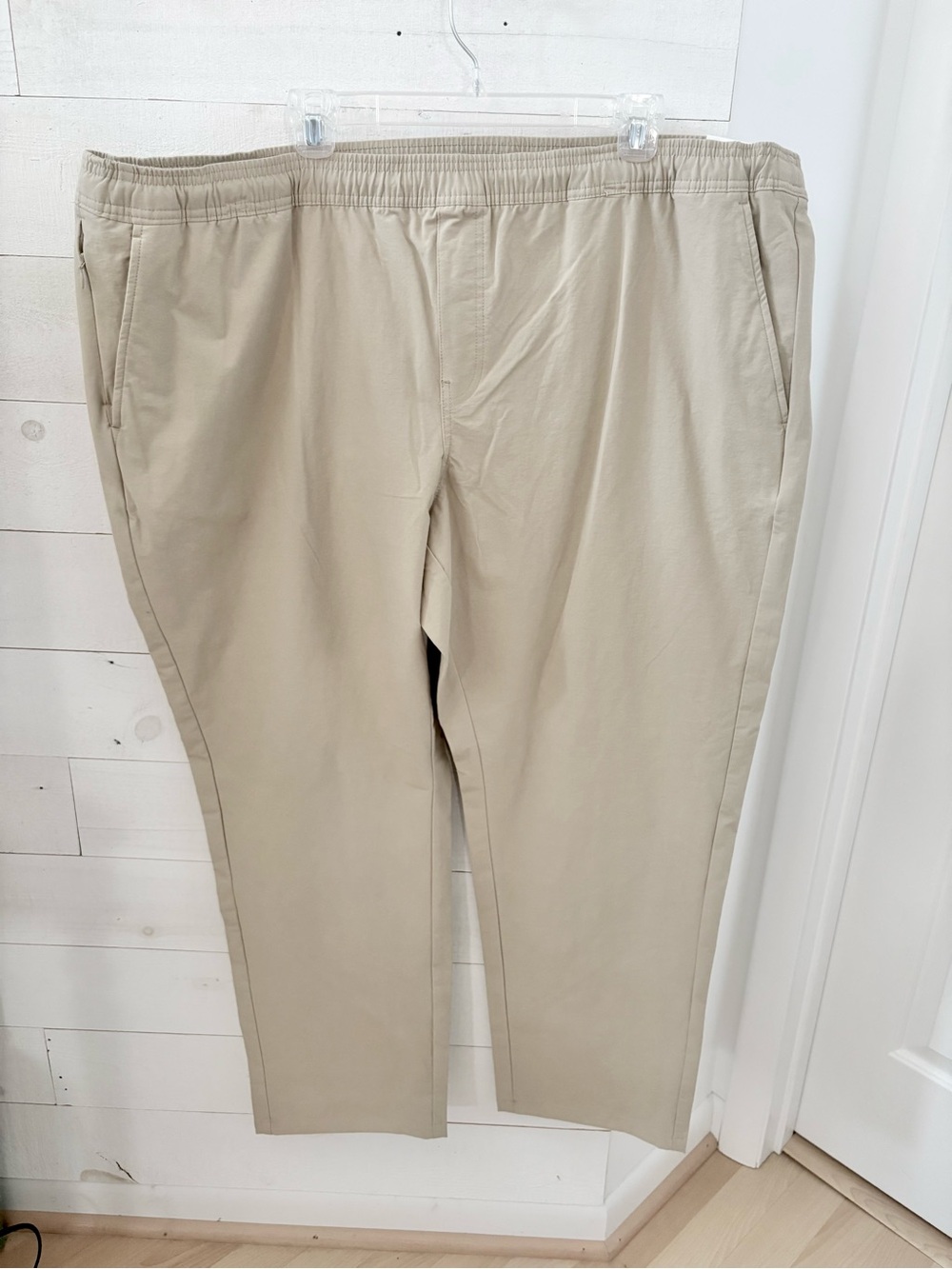 Free Assembly Men's Pull On Commuter Pants Tan Straight Fit Tapered Leg 2XL NEW
